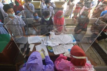 Ratusan Siswa SMPN 10 Padang Dites COVID-19
