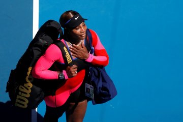 Serena Williams menangis, persingkat jumpa pers
