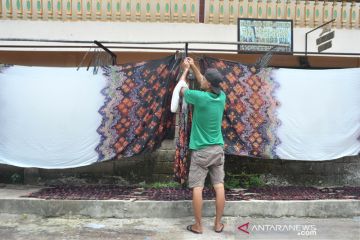 Produksi kain jumputan khas Palembang