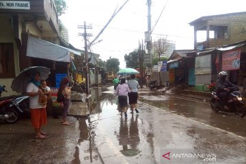 Genangan air di Kemang Jakarta Selatan berangsur surut