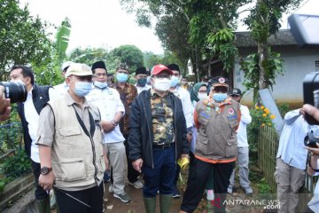 Timwas penanganan bencana DPR kunjungi lokasi bencana di Sukabumi