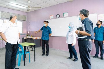 Malaysia mulai sekolah tatap muka 1 Maret