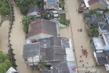 Foto udara banjir di perumahan Pondok Gede Permai