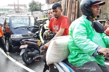 Kisah Bukhari relakan 300 kg beras rusak akibat banjir