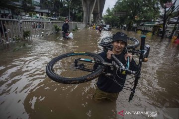 Banjir di sejumlah jalan di Jakarta ganggu arus lalu lintas