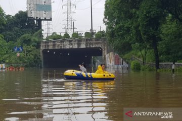 Banjir, arus kendaraan di Jalan DI Panjaitan dialihkan