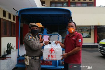 14.545 roti didistribusikan ke pengungsian banjir di Jaktim