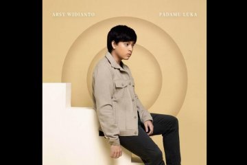 Arsy Widianto rilis lagu patah hati "Padamu Luka"