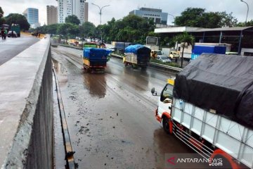 Pascabanjir, Hutama Karya buka kembali gerbang tol JORR-S