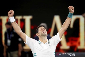 Tundukan Medvedev, Djokovic sabet gelar Australian Open kesembilan