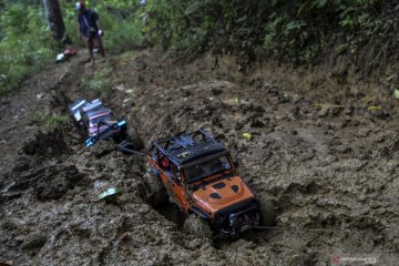 Latihan komunitas penghobi mobil RC Offroad