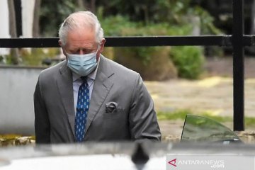 Pangeran Inggris Charles kritik para penentang vaksin