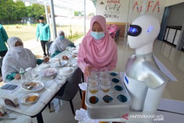 Robot Pelayanan Kafe Ciptaan Santri  