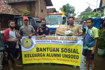 KA Unsoed salurkan bantuan untuk korban banjir Pekalongan