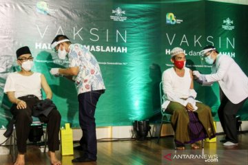 98 kiai di Jatim jalani vaksinasi COVID-19 dosis pertama