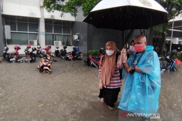 Kompleks Kantor Gubernur Jateng terendam banjir