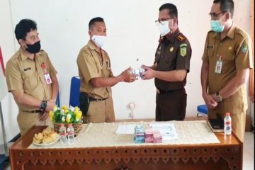 Tim pembangunan SMKN di Barut mengembalikan Rp291 juta ke negara