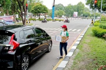 Tim sepak bola putri Kalteng galang dana hingga ke jalan