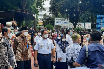 650 tenaga pendidik jalani vaksinasi COVID-19 di SMAN 70 Jakarta