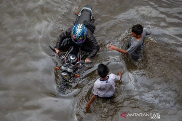 Banjir kembali merendam jalur Pantura Semarang