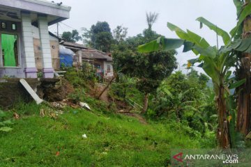 Pemkab Cianjur relokasi 16 kepala keluarga akibat pergerakan tanah