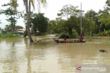 Warga Muaragembong Bekasi masih dikepung banjir
