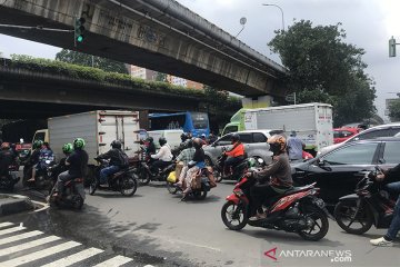 Jakarta Barat tambah puluhan personel dishub di tempat titik kemacetan