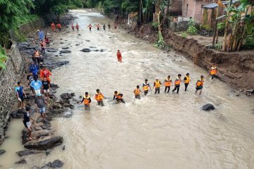 Mantan kades di Sumbawa ditemukan meninggal setelah terseret banjir