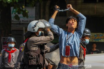 Polisi tangkap pengunjuk rasa anti kudeta militer Myanmar