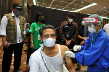 Vaksinasi bagi pekerja pariwisata Bali