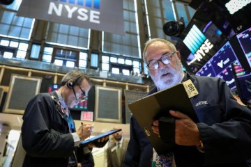 Wall Street dibuka bervariasi setelah aksi jual