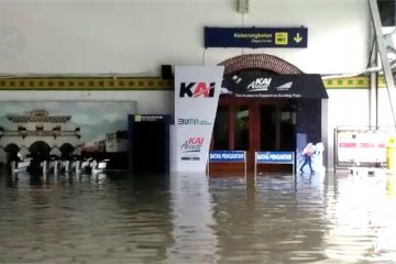 Stasiun Tawang Semarang terendam banjir