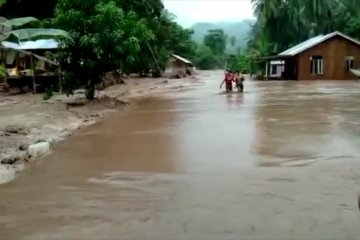 Banjir terjang dua desa di Tojo Una Una, sejumlah rumah hanyut