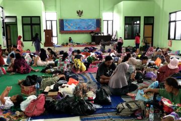 Banyaknya pengungsi banjir Pekalongan karena air masih tinggi