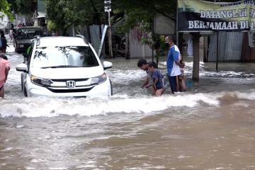 Sejumlah akses jalan di Bekasi masih tertutup banjir