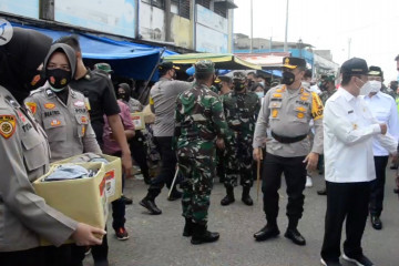 TNI Polri dan Pemda Riau, salurkan 10 ton beras ke masyarakat