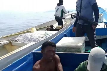 Petugas KKP Sulawesi amankan 4 pelaku ilegal fishing