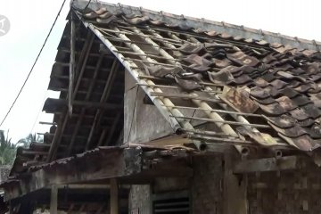 Puluhan rumah di Pandeglang rusak diterjang puting beliung