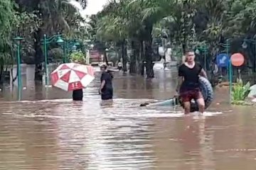 Banjir di kompleks Kemang capai 1 meter