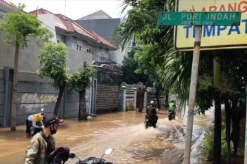 Jalan Puri Indah Jakbar banjir 50 cm