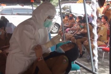 Pemkot Ambon imbau warga dengan gejala COVID-19 segera memeriksakan diri