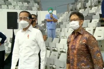 Presiden Jokowi tinjau vaksinasi massal di Istora Senayan