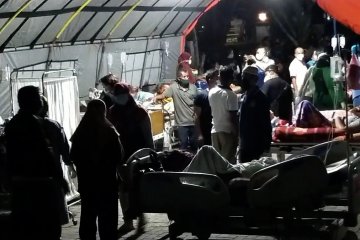 Usai gempa, pelayanan di RSUD Labuha menggunakan tenda darurat