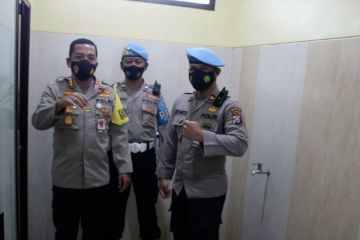 Tes urine anggota polisi Kota Malang untuk antisipasi penggunaan narkoba