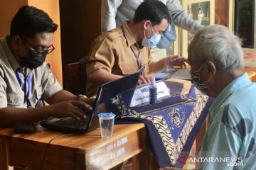 169 warga lansia terima vaksinasi di Tanjung Priok pada Senin
