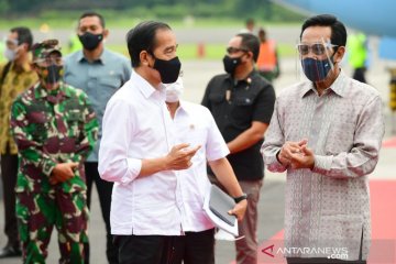 Presiden Jokowi tinjau vaksinasi massal dan resmikan KRL di Yogyakarta