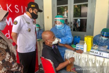 Pelaku usaha akomodasi wisata di Yogyakarta jalani vaksinasi COVID-19