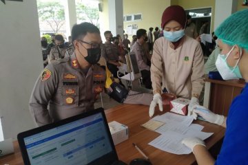 712 personel Polres Serang Kota jalani vaksinasi