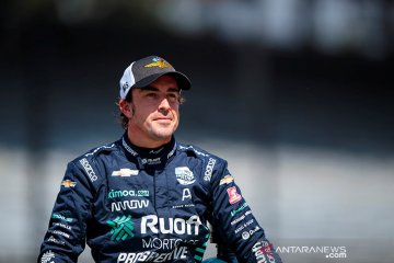 Suatu kehormatan membalap untuk Aston Martin, kata Alonso