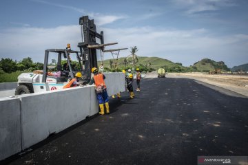 Kemarin, target pertumbuhan ekonomi sampai Mandiri turunkan suku bunga